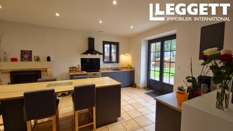 A vendre LONGèRE  7 PIECES 247 M2  MOUTIERS SUR LE LAY