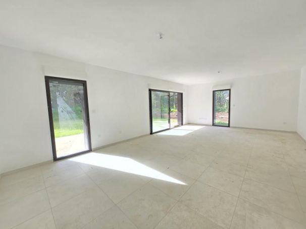 A vendre APPARTEMENT NEUF T4 110 M2 TERRASSE BORD DE MER MARSEILLE 8EME