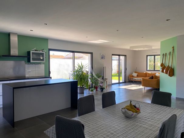 A vendre MAISON  5 PIECES 122 M2  LE BERNARD