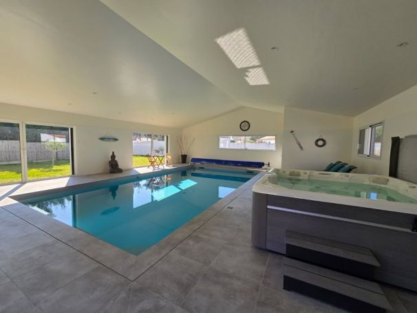 A vendre MAISON  8 PIECES 345 M2 BORD DE MER SAINT JEAN DE MONTS
