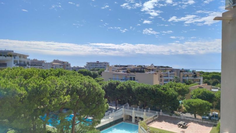 A louer STUDIO  24 M2 TERRASSE BORD DE MER CAGNES SUR MER
