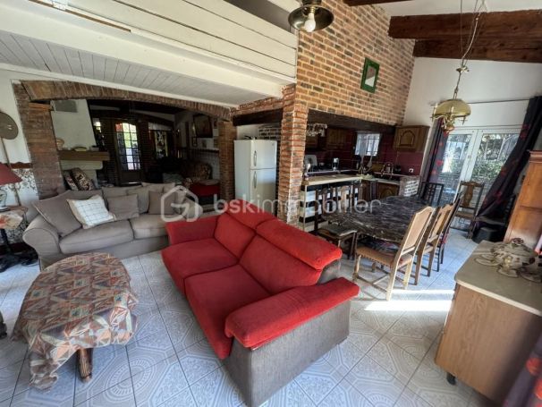 A louer MAISON  8 PIECES 170 M2 BORD DE MER SAINT LAURENT DE LA SALANQUE