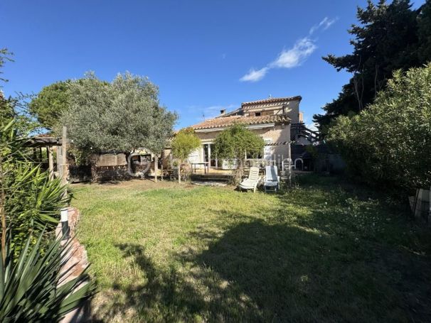 A louer MAISON  8 PIECES 170 M2 BORD DE MER SAINT LAURENT DE LA SALANQUE