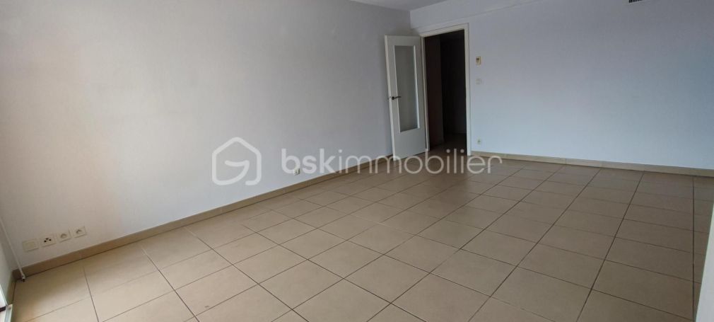 A vendre APPARTEMENT DE PRESTIGE T3 69 M2 TERRASSE VUE MER FREJUS