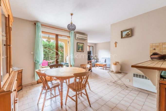 A louer APPARTEMENT T3 46 M2 TERRASSE BORD DE MER SANARY SUR MER