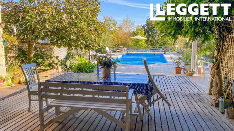 A vendre Maison de charme  proche de toutes commoditES Piscine terrasses jardin  17210 Montlieu La Garde