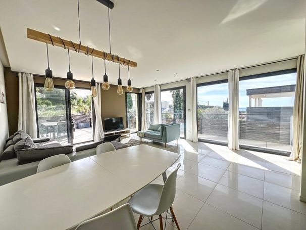 A vendre VILLA CONTEMPORAINE 5 PIECES 130 m² VUE MER Bandol