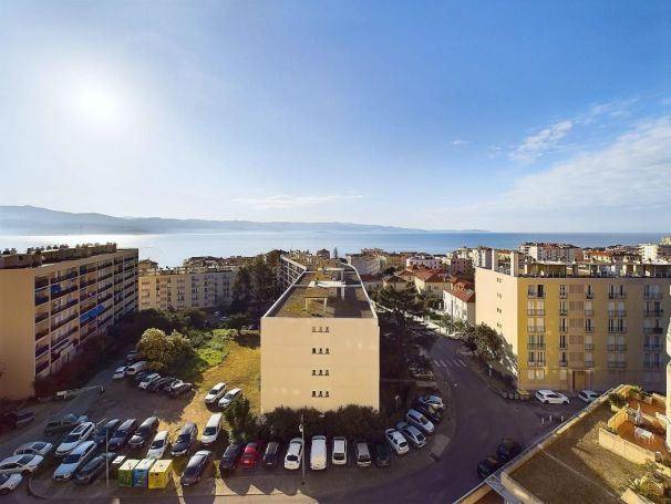 A louer APPARTEMENT T5 115 M2 TERRASSE PLAGE à PIED AJACCIO