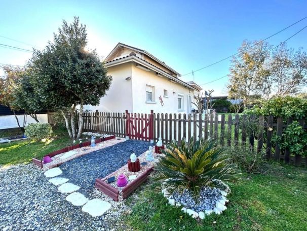 A vendre Charmante maison en pierre RENOVEE  Saint Andre De Cubzac