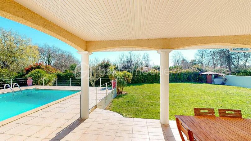 A vendre PropriETE composEEe d'une maison principale avec piscine + 2 appartements indEpendants Saint Martin De Seignanx