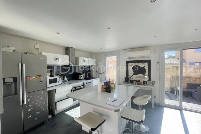 A louer MAISON  CONTEMPORAINE BORD DE MER HYERES