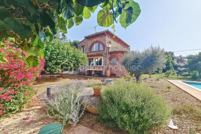 A louer MAISON  8 PIECES 166 M2  PRADES