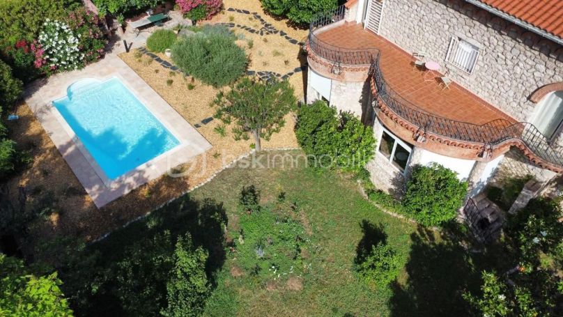A louer MAISON  8 PIECES 166 M2  PRADES