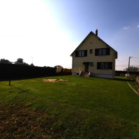 A vendre MAISON  5 PIECES 110 M2  AUFFAY Commerces à AUFFAY et TOTES, Autoroutes