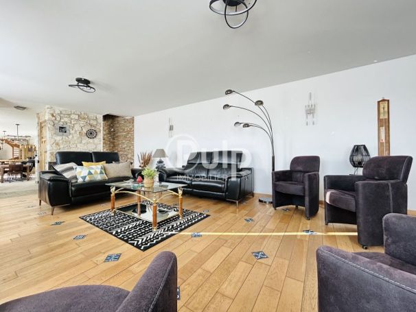A vendre LONGèRE  8 PIECES 230 M2  BEAUMETZ LES LOGES