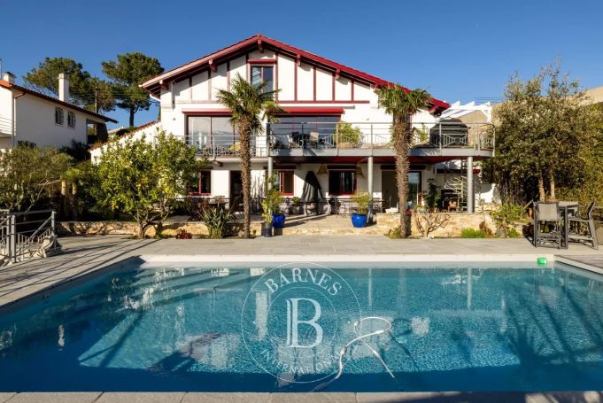 A vendre MAGNIFIQUE MAISON 8 PIECES 226 M² VUE MER BIARRITZ MILADY