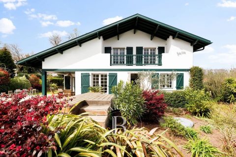 A vendre MAISON 8 PIECES 206 M² ANGLET