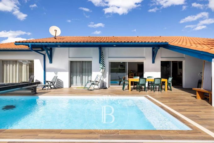 A vendre BELLE MAISON 5 PIECES 122 M² PLAIN PIED ANGLET CHIBERTA