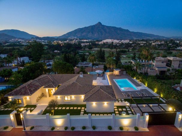 A vendre Magnifique PropriETE 8 PIECES VUE MER Nueva Andalucia