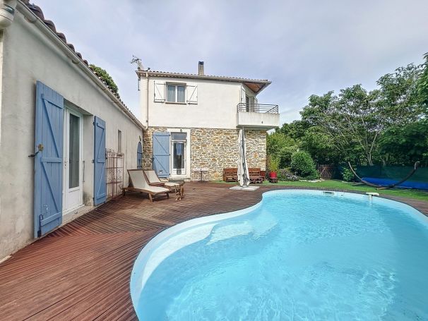 A louer MAISON  DE MAîTRE BORD DE MER LE CASTELLET