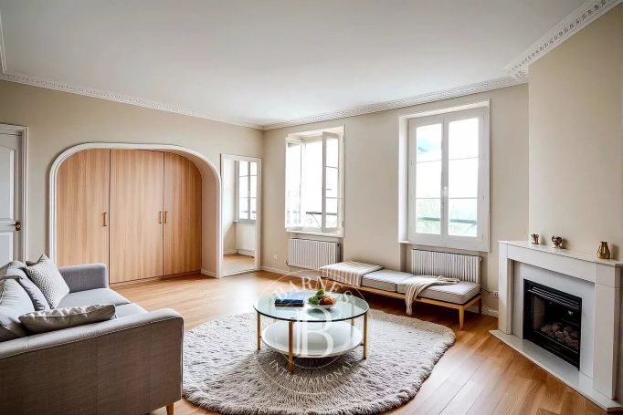 A vendre CHARMANT APPARTEMENT T6 142 M² DERNIER ETAGE A RENOVER CENTRE VILLE BIARRITZ