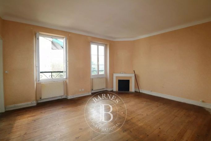 A vendre CHARMANT APPARTEMENT T6 142 M² DERNIER ETAGE A RENOVER CENTRE VILLE BIARRITZ