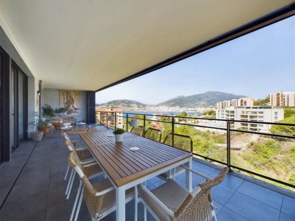A vendre APPARTEMENT DE PRESTIGE T4 129 M2 TERRASSE PLAGE à PIED AJACCIO