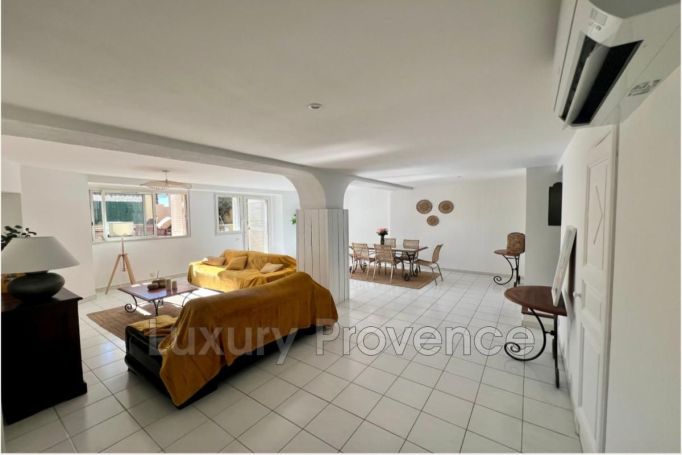 A louer APPARTEMENT T3 94 M2 TERRASSE BORD DE MER LA CIOTAT