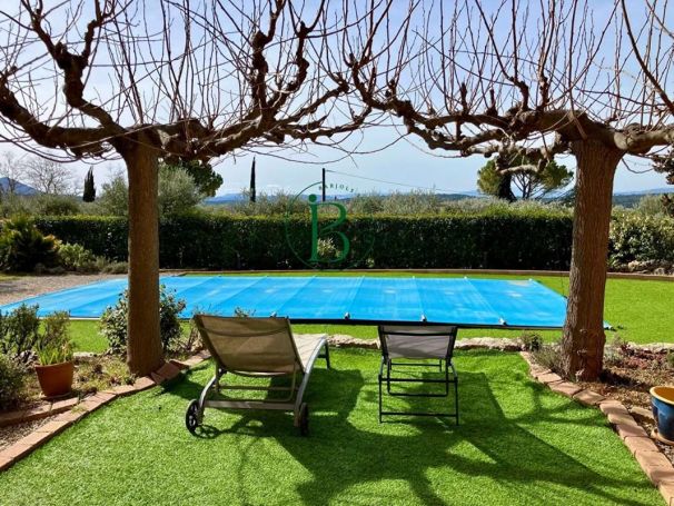 A louer MAISON  6 PIECES 175 M2  TAVERNES