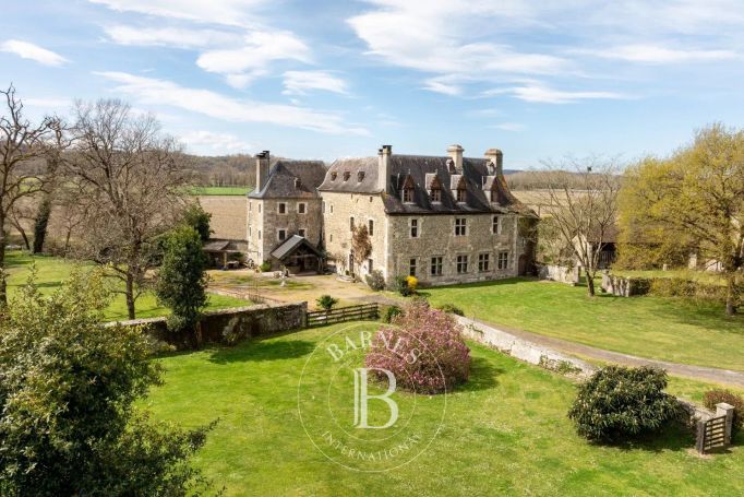APPARTEMENT  734 M2  ORTHEZ