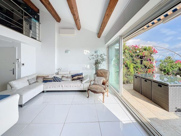 APPARTEMENT DUPLEX T4 90 M2 TERRASSE PIEDS DANS L'EAU LA CIOTAT