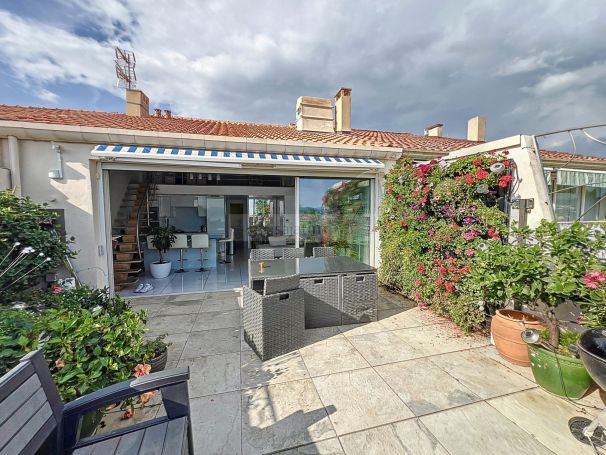 APPARTEMENT DUPLEX T4 90 M2 TERRASSE PIEDS DANS L'EAU LA CIOTAT