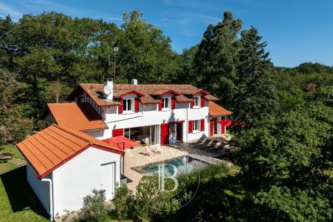 MAISON  9 PIECES 270 M2  ASCAIN