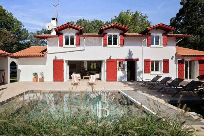 MAISON  9 PIECES 270 M2  ASCAIN