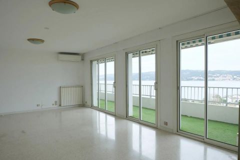 A louer APPARTEMENT T4 115 M2 TERRASSE BORD DE MER MARTIGUES