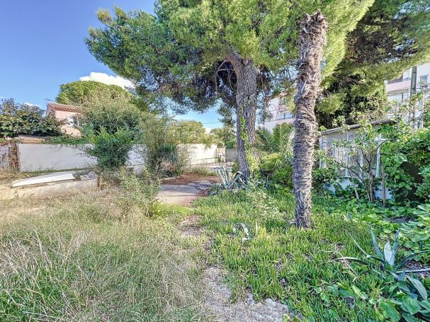 TERRAIN 406 M2 BORD DE MER LA CIOTAT