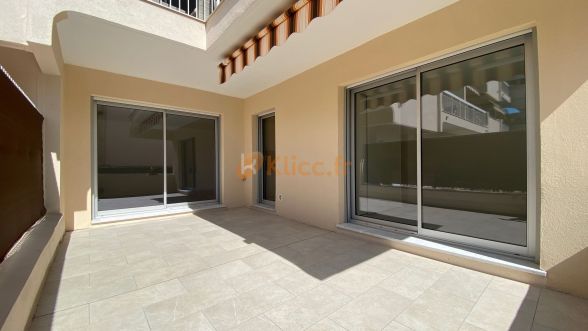  VALLAURIS:  69 m2 en REZ DE CHAUSSEE AVEC TERRASSES 06220 Vallauris