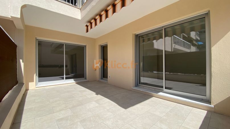 APPARTEMENT T3 69 M2 TERRASSE BORD DE MER VALLAURIS centre ville MER
