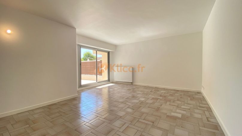 APPARTEMENT T3 69 M2 TERRASSE BORD DE MER VALLAURIS centre ville MER