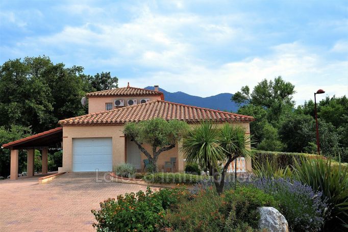 A vendre MAISON  4 PIECES 130 M2  SAINT GENIS DES FONTAINES Village