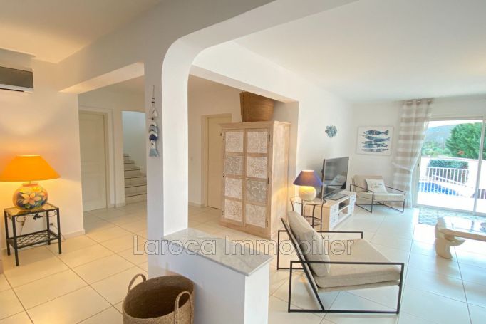 A vendre MAISON  4 PIECES 130 M2  SAINT GENIS DES FONTAINES Village