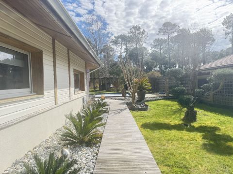 A vendre MAISON  5 PIECES 130 M2 BORD DE MER MOLIETS ET MAA