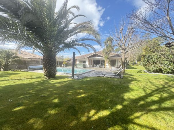 A vendre MAISON  5 PIECES 130 M2 BORD DE MER MOLIETS ET MAA