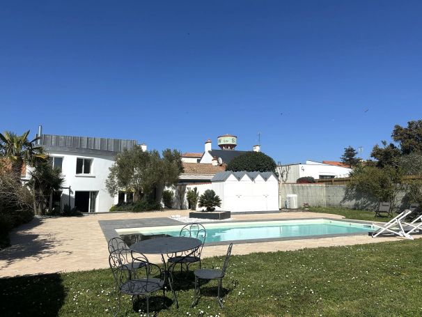 A vendre MAISON  6 PIECES 190 M2 BORD DE MER SAINT GILLES CROIX DE VIE