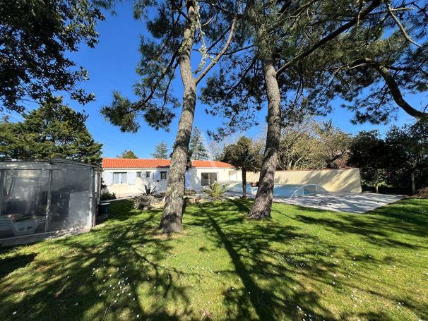 A vendre MAISON  5 PIECES 124 M2 BORD DE MER LONGEVILLE SUR MER
