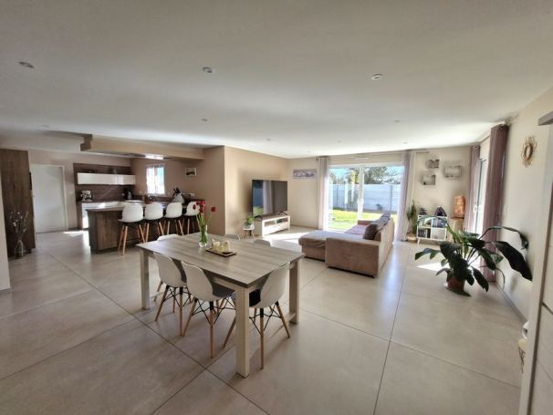 A vendre MAISON  5 PIECES 146 M2 BORD DE MER SAINT JEAN DE MONTS