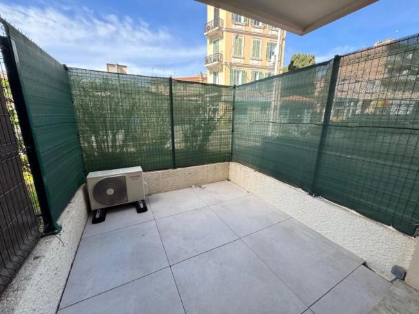 A louer APPARTEMENT T2 38 M2 TERRASSE BORD DE MER CANNES