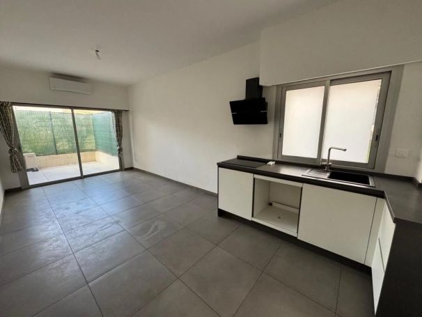 A louer APPARTEMENT T2 38 M2 TERRASSE BORD DE MER CANNES