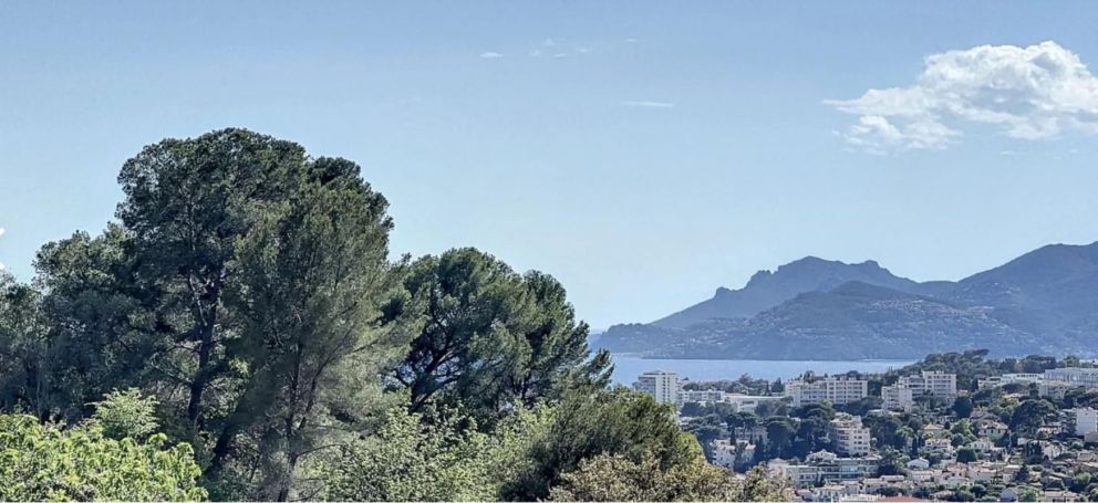 A louer APPARTEMENT T4 85 M2 TERRASSE VUE MER LE CANNET
