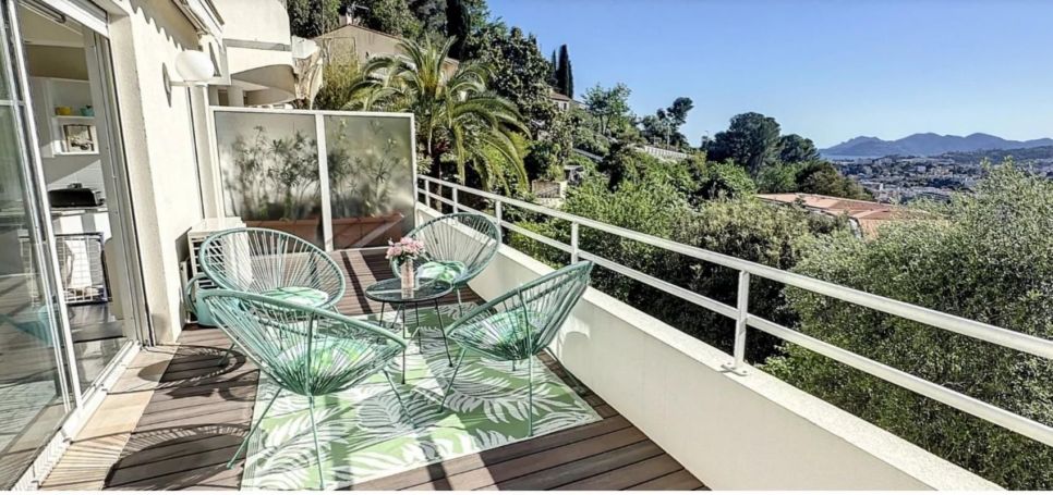 A louer APPARTEMENT T4 85 M2 TERRASSE VUE MER LE CANNET